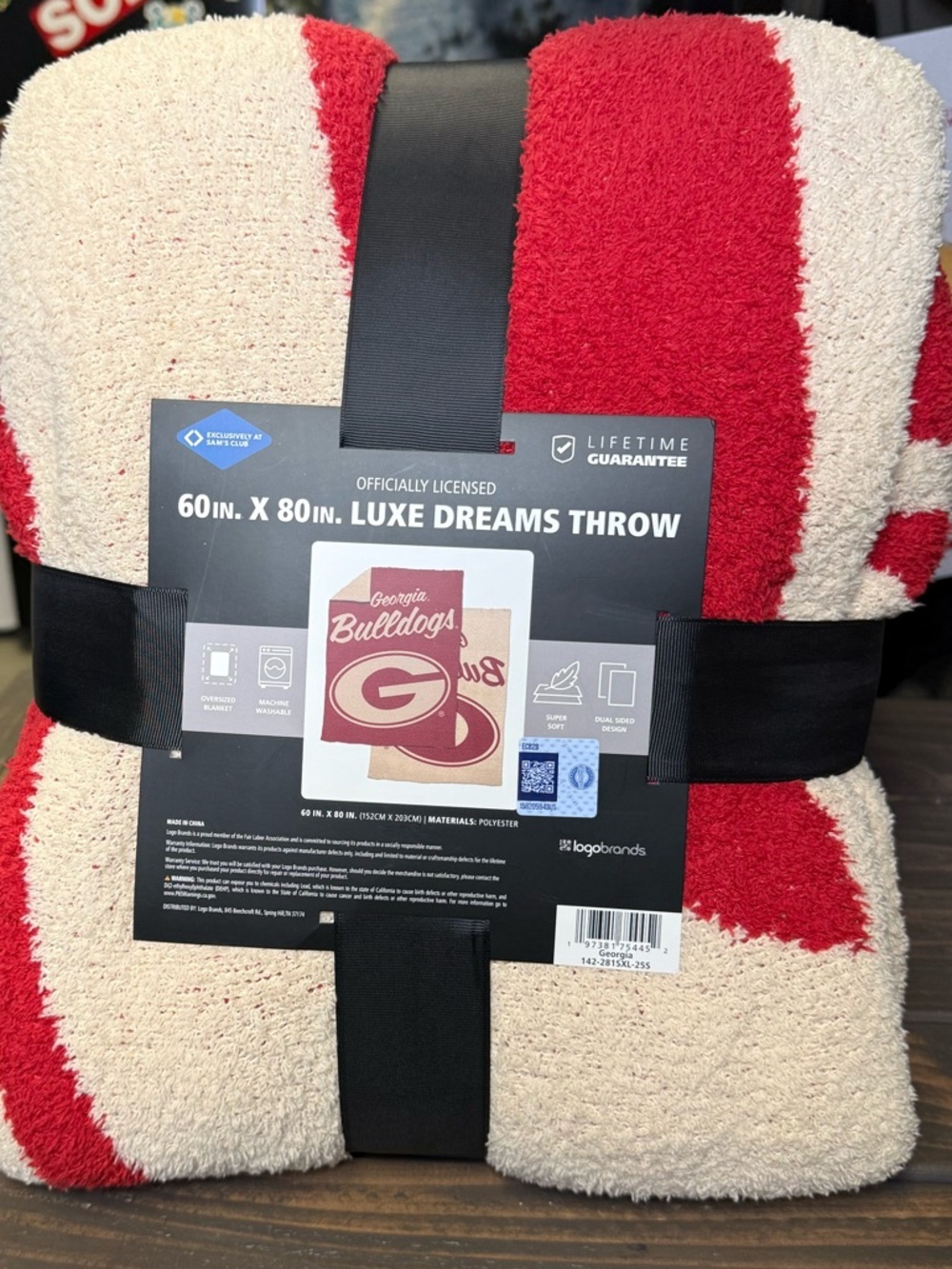 Logo Brands Georgia Bulldogs Luxe Dreams Throw, 60" x 80" - Picture 4 of 7